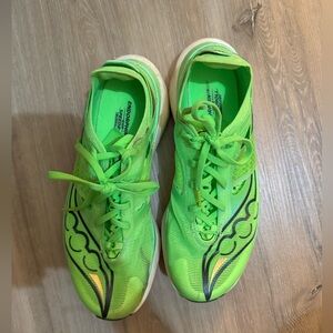 Saucony Endorphin Elite size 9